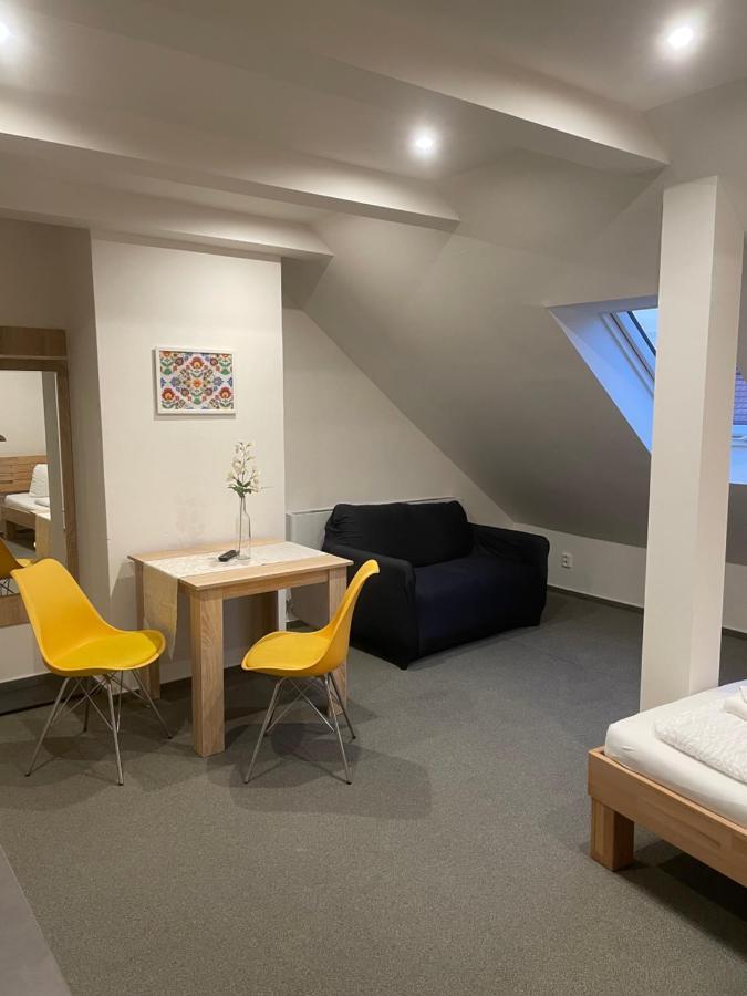 Mikulov Inn - Apartments Slunce Bagian luar foto