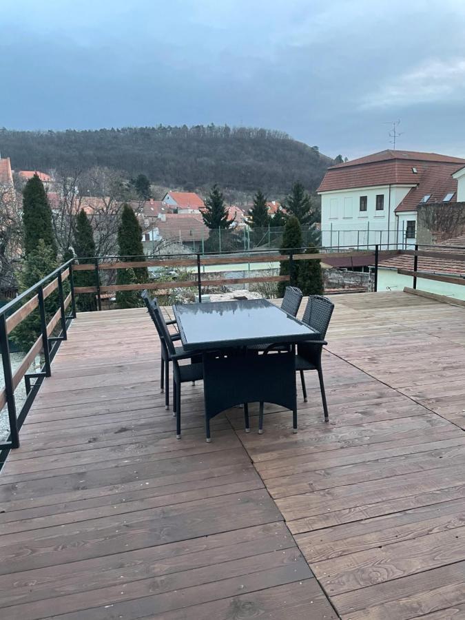 Mikulov Inn - Apartments Slunce Bagian luar foto