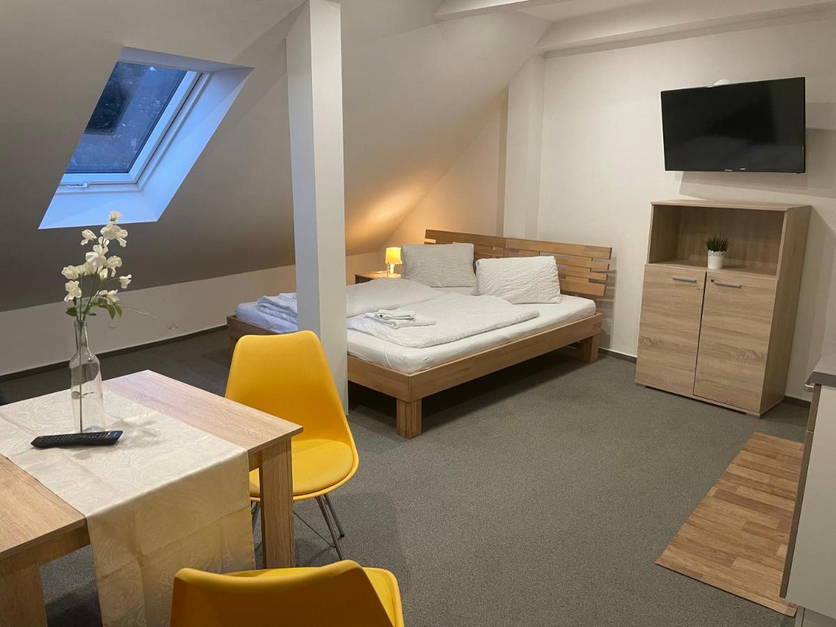 Mikulov Inn - Apartments Slunce Bagian luar foto