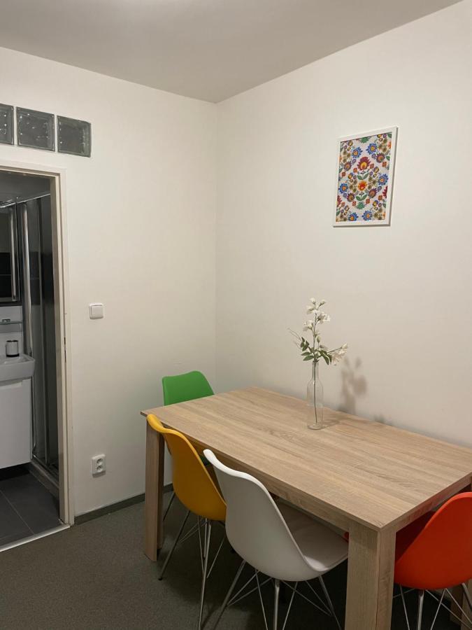Mikulov Inn - Apartments Slunce Bagian luar foto