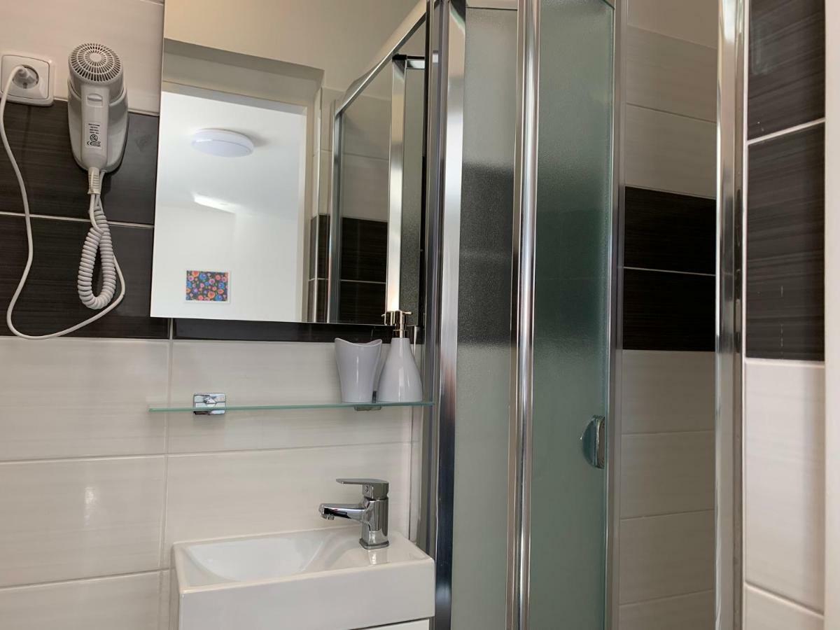 Mikulov Inn - Apartments Slunce Bagian luar foto