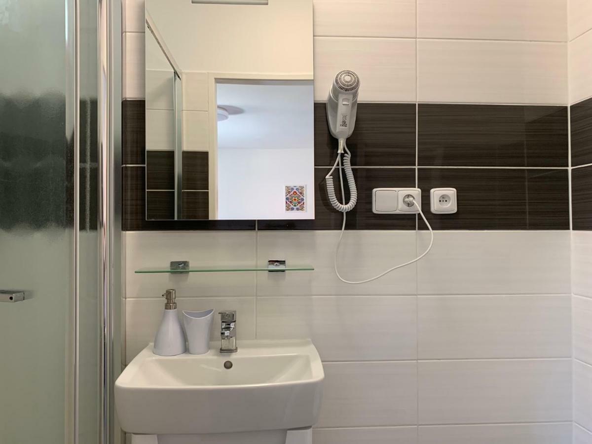 Mikulov Inn - Apartments Slunce Bagian luar foto