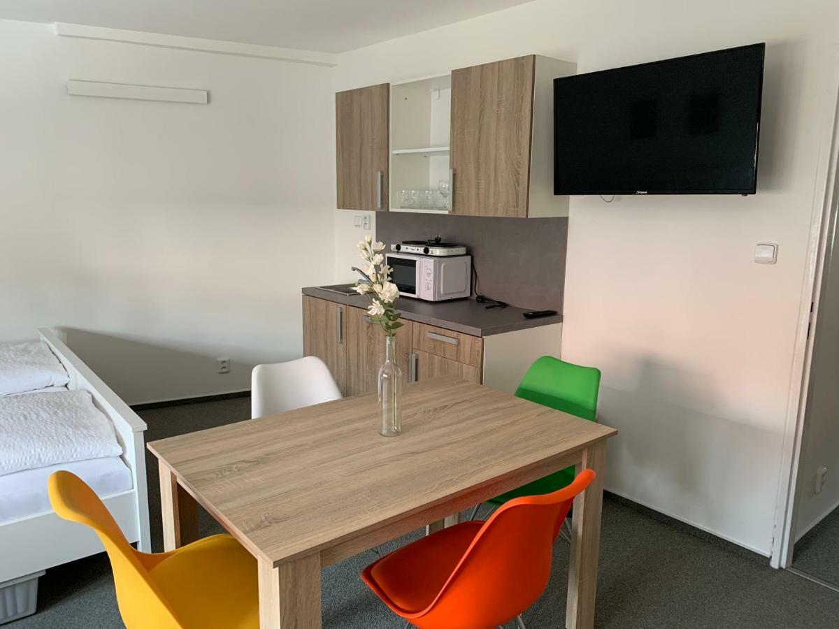 Mikulov Inn - Apartments Slunce Bagian luar foto