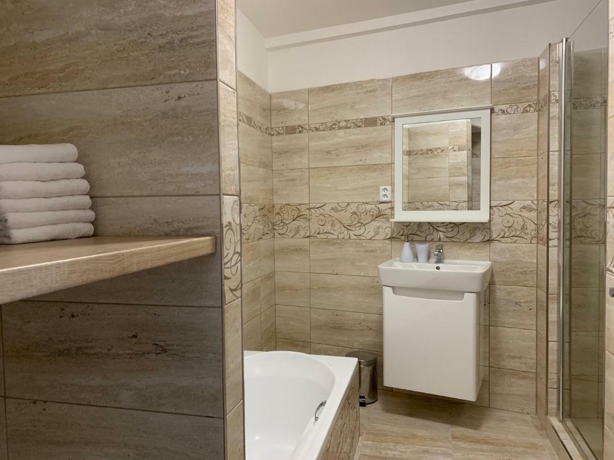 Mikulov Inn - Apartments Slunce Bagian luar foto