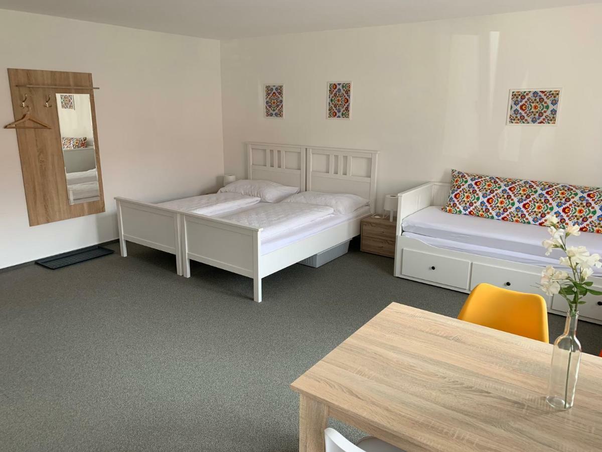 Mikulov Inn - Apartments Slunce Bagian luar foto