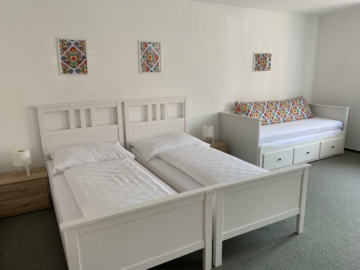 Mikulov Inn - Apartments Slunce Bagian luar foto