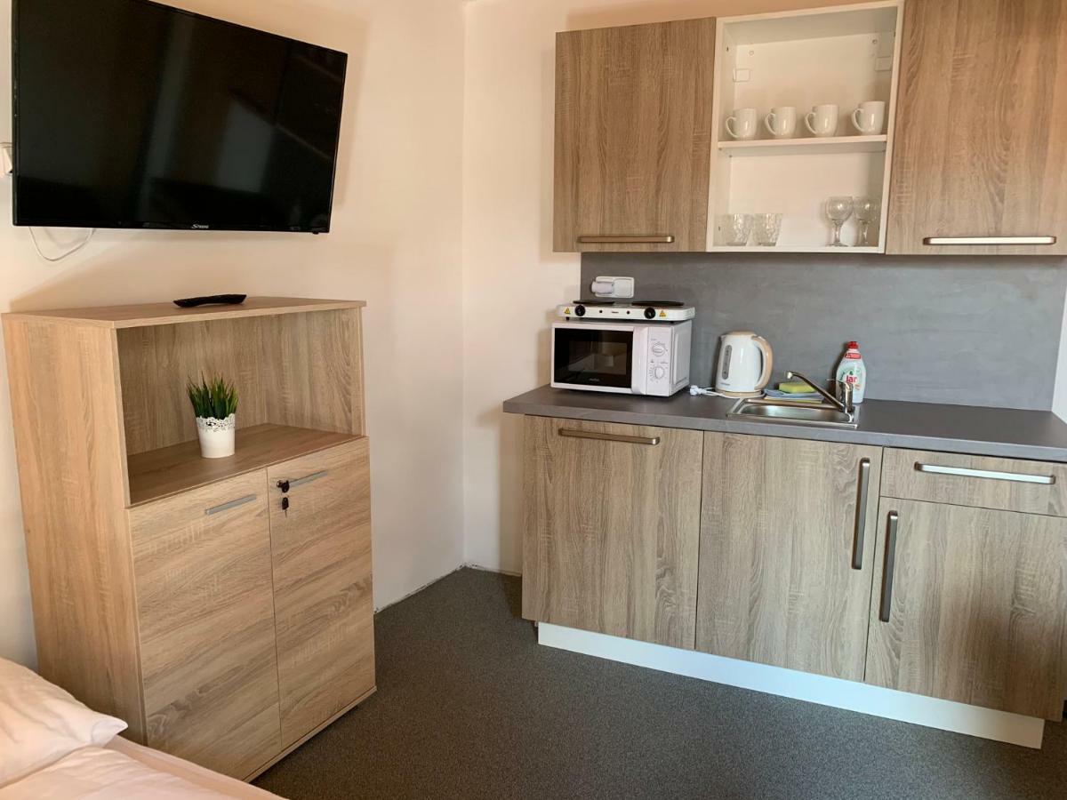Mikulov Inn - Apartments Slunce Bagian luar foto