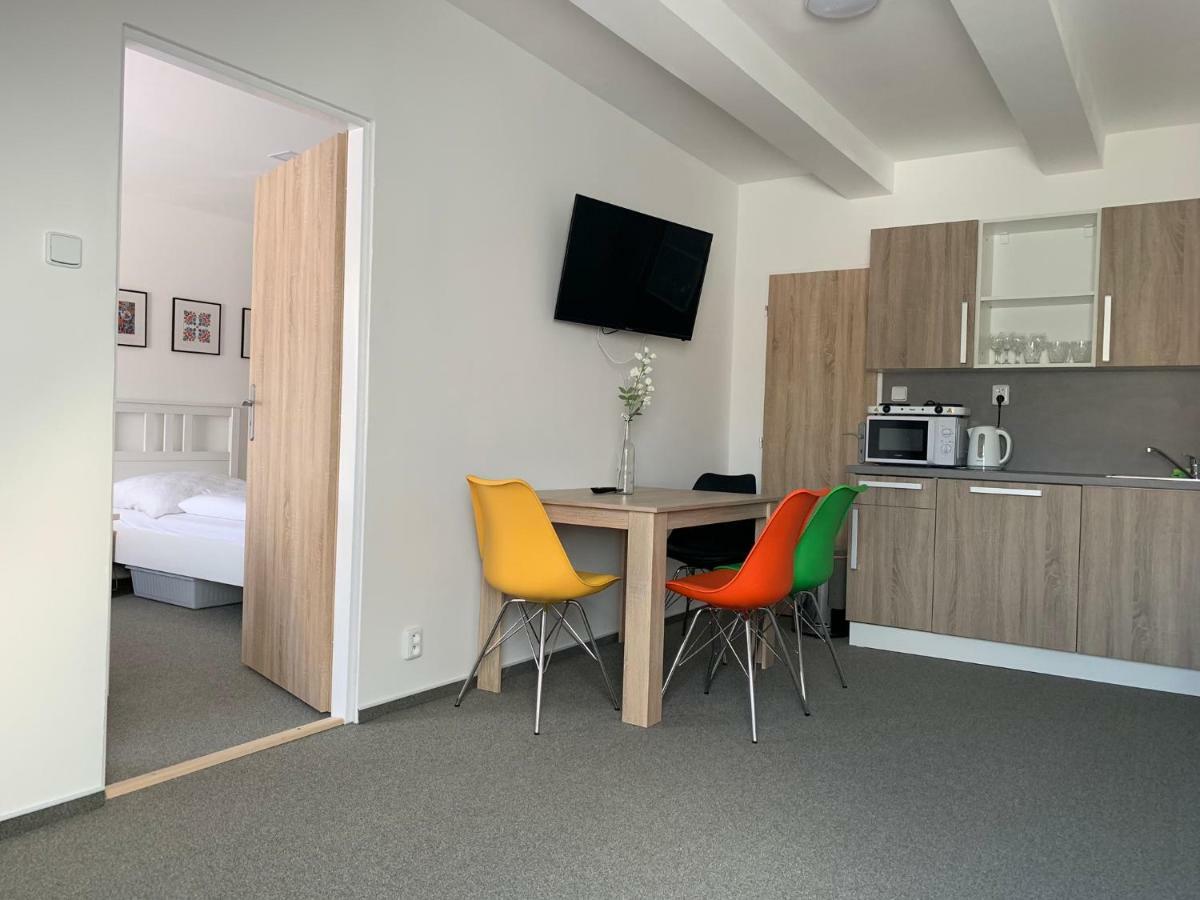 Mikulov Inn - Apartments Slunce Bagian luar foto